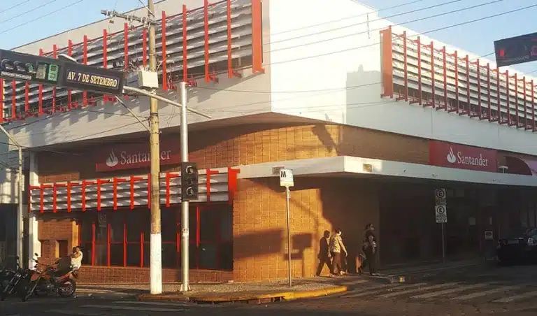 Santander é fechado após funcionário testar positivo para Covid-19 em Paraguaçu Paulista (Foto: i7 Notícias)