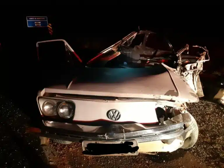 Carro bate de frente com caminhão e mata motorista na BR-153 em Marília — Foto: Polícia Rodoviária Federal/Divulgação
