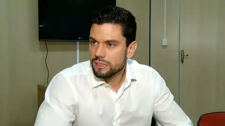 Prefeito Lucas Pocay (PSD) é alvo de ação civil por improbidade administrativa — Foto: TV TEM/Reprodução/Arquivo