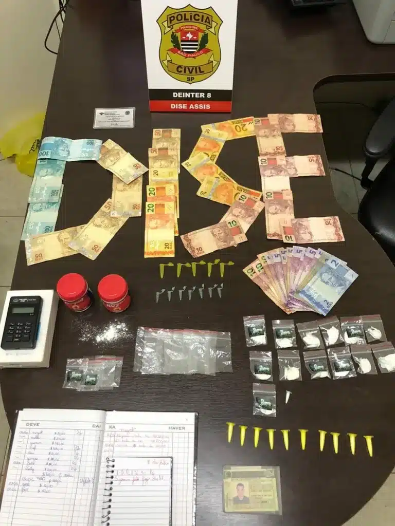 Polícia prende jovem suspeito de traficar drogas através de delivery em Assis (Foto: Polícia Civil/Divulgação)