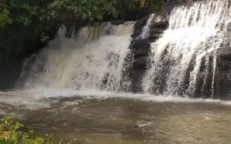 Homem é encontrado morto em cachoeira neste domingo (Foto: Tiago Rodrigues/TV Fronteira)