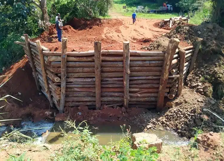 Prefeitura inicia obras de reconstrução da Ponte que liga os bairros rurais Agua da Fortuna e Lagarto Verde (Foto: Departamento de Comunicação)