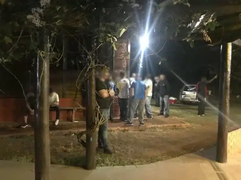 Segundo a Polícia Civil, chácara alugada para festa clandestina em Paraguaçu Paulista (SP) é de ex-jogador do Internacional (Foto: Polícia Civil/Divulgação)
