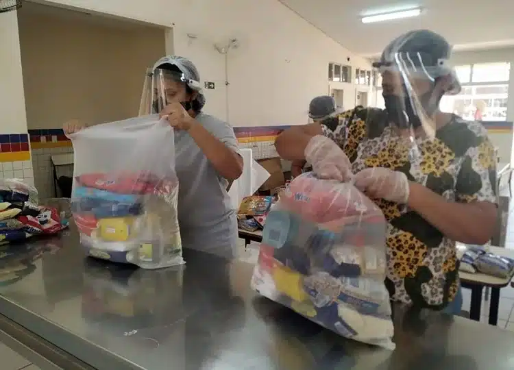 Educação entrega 8.500 kits de alimentos a alunos da Rede Municipal de Ensino (Foto: Departamento de Comunicação)