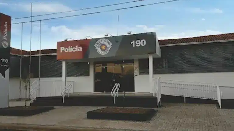Vacinação contra Covid foi realizada na sede do Batalhão em Assis — Foto: Facebook/ Reprodução