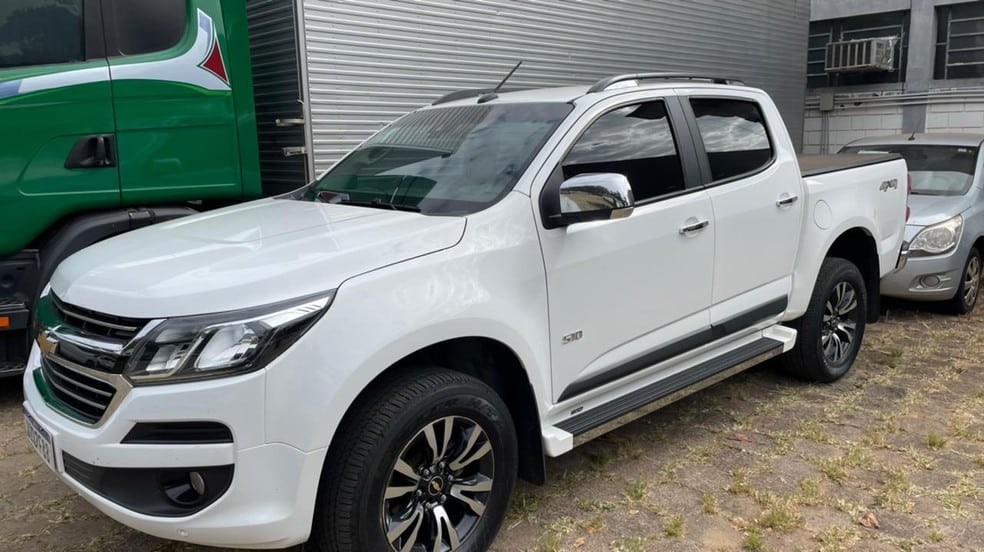 Camionete foi apreendida perto do local onde o helicóptero foi localizado na zona rural de Paraguaçu Paulista — Foto: Polícia Federal / Divulgação