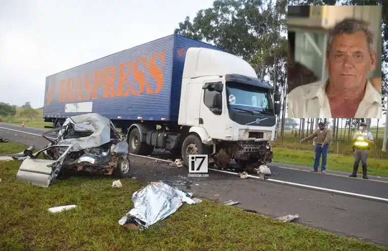Acidente aconteceu na manhã deste sábado (12). O motorista do carro, Laércio Antonio de Souza, de 72 anos, morreu no local (Foto: Manoel Moreno)