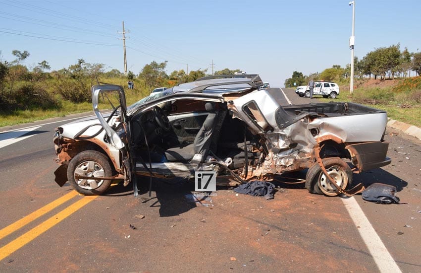 O veículo do paraguaçuense foi colidido na lateral por um Fiat/Fiorino (Foto: Manoel Moreno)