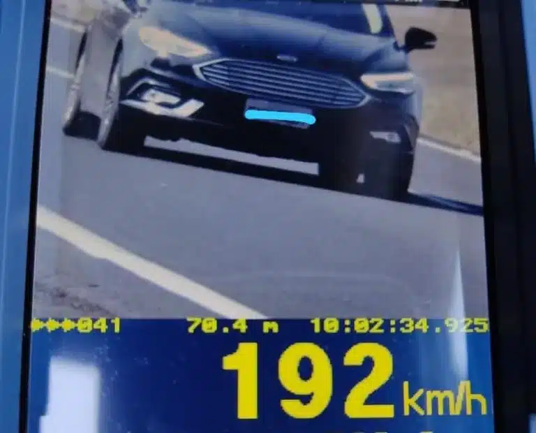 Motorista é flagrado pelo radar dirigindo a 192 km/h na Rodovia Castello Branco em Santa Cruz do Rio Pardo (SP) (Foto: Polícia Rodoviária/ Divulgação)