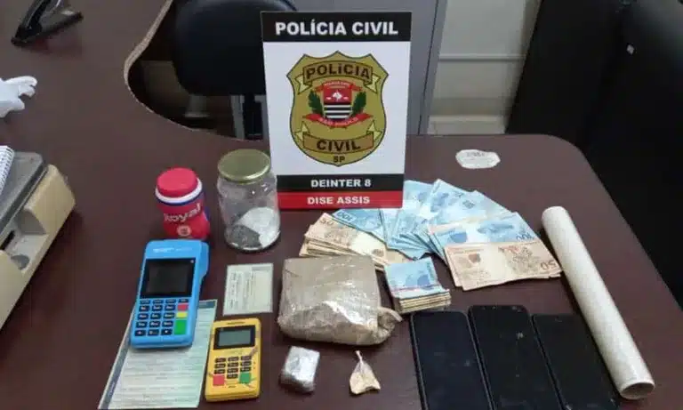 Polícia Civil apreende quase meio quilo de cocaína e tijolo de maconha em Tarumã (Foto: Polícia Civil/Divulgação)