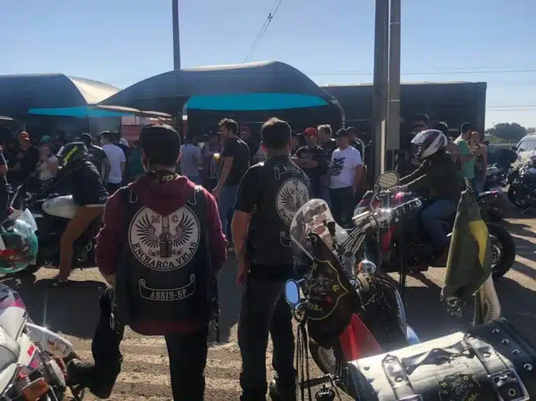 Evento em Assis causou aglomeração em posto de combustíveis — Foto: Arquivo pessoal