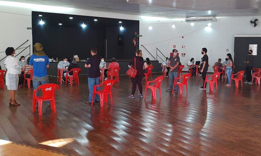 Cândido Mota vacina pessoas acima de 23 anos contra a Covid-19 nesta terça-feira