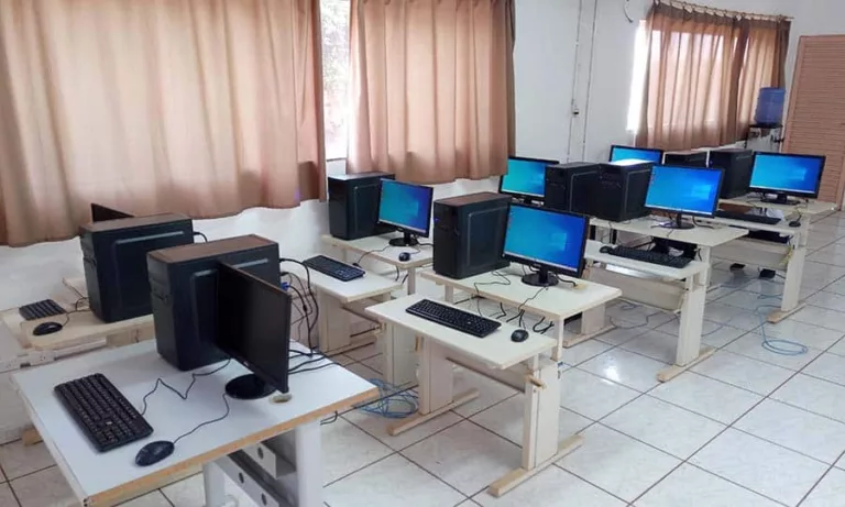 Florínea recebe doação de computadores do Grupo NovAmerica