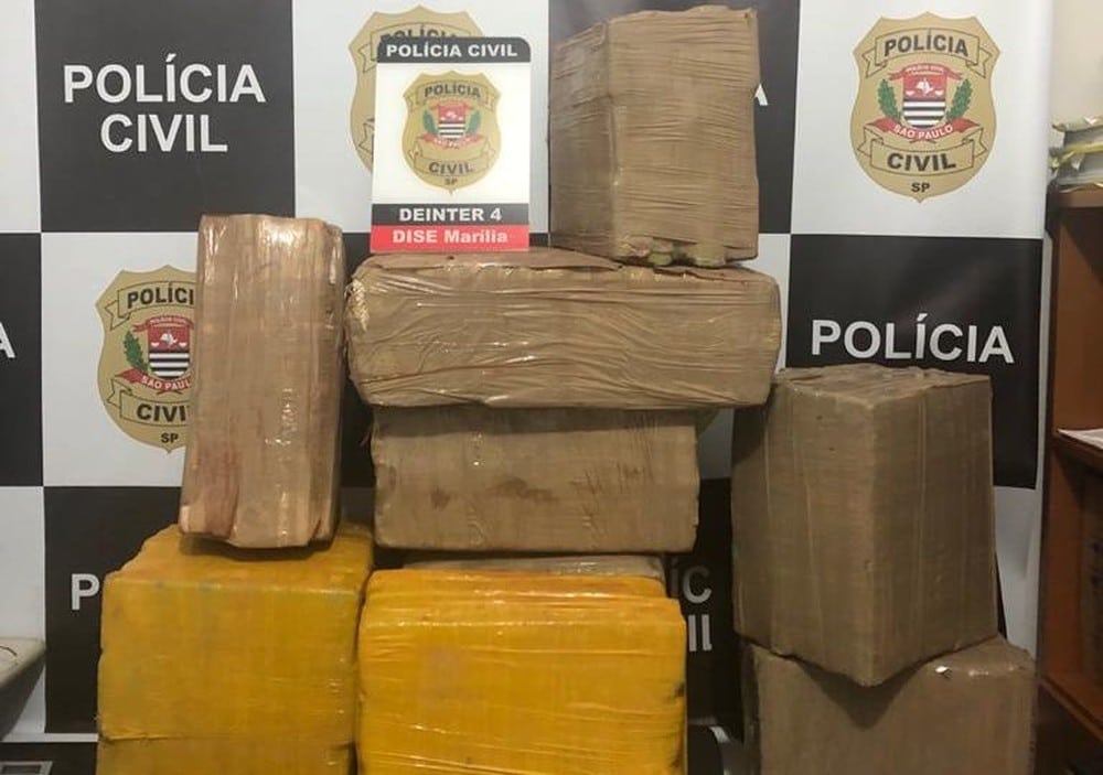 Idoso de 70 anos foi preso com tijolos de maconha em Marília — Foto: Polícia Civil/ Divulgação