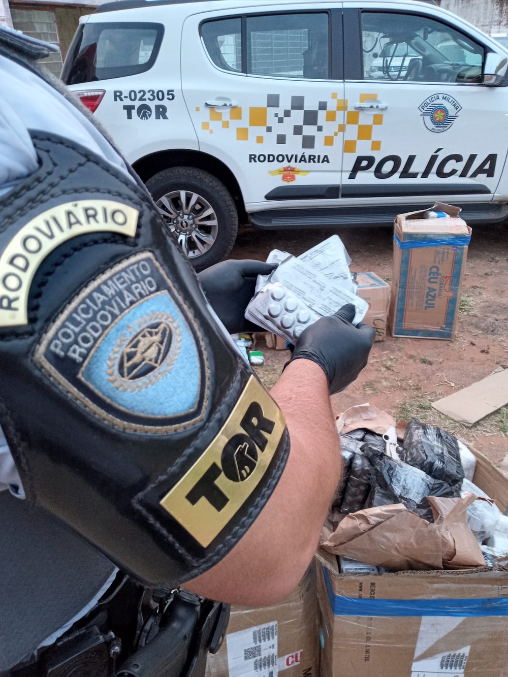 Medicamentos anabolizantes e abortivos foram apreendidos em Assis — Foto: Polícia Rodoviária / Divulgação