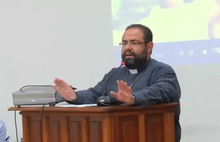 O agora ex-padre Manoel Carlos Nery de Souza em sessão solene na Câmara de Marília, em 2016 - Foto: Diocese de Marília/Arquivo