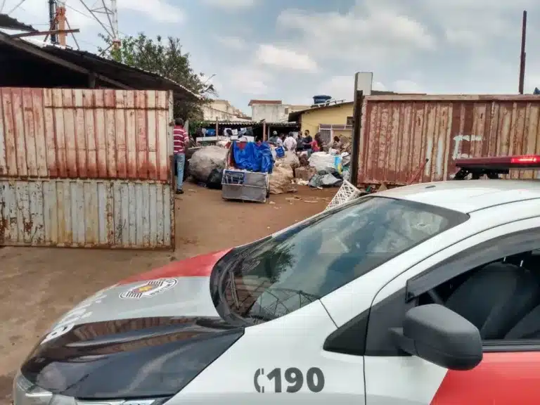 Dono de um ferro velho de Marília é preso por recepção de canos de cobre (Foto: Polícia Militar /Divulgação)