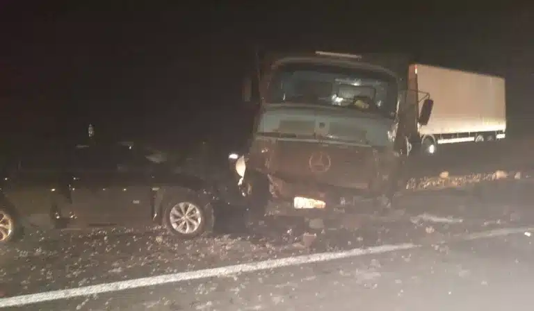 Acidente entre dois caminhões e um carro na Rodovia Raposo Tavares deixa um morto — Foto: THE BROTHERS /Divulgação
