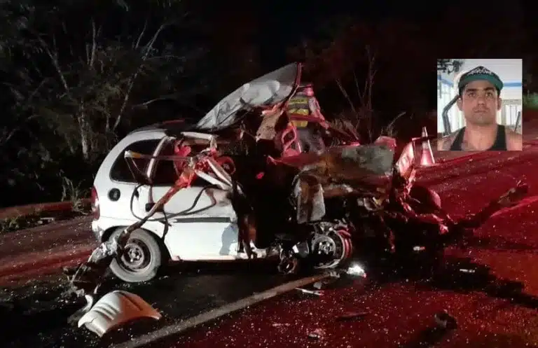 Um caminhão seguia pela rodovia no sentido Assis-Paraguaçu e colidiu frontalmente contra o carro de Anderson, que seguia na direção oposta (Foto: Leonardo Moreno)