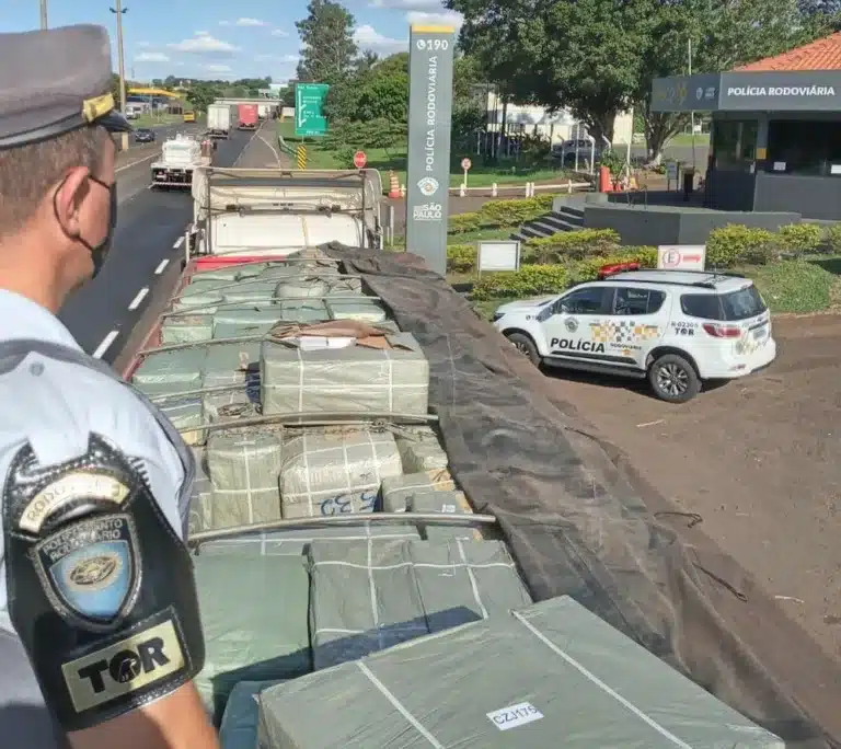 Casal é preso por descaminho após ser flagrado com mercadorias vindas do Paraguai sem documentação fiscal — Foto: Polícia Militar Rodoviária /Divulgação