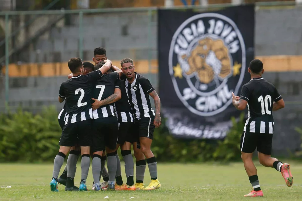 Foto: Reprodução / Instagram / @botafogo / Vítor Silva / BFR