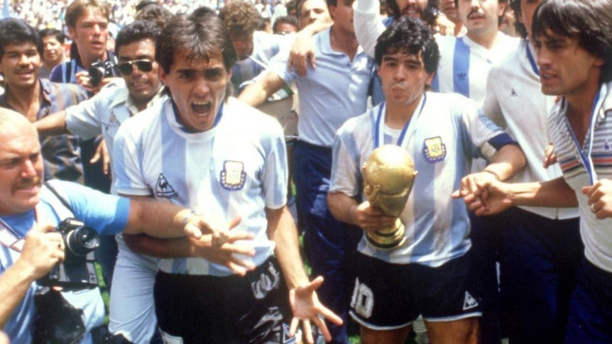 Pedro Pasculli ao lado de Diego Maradona
