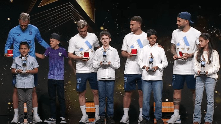José Andrada premiou os jogadores da seleção argentina.