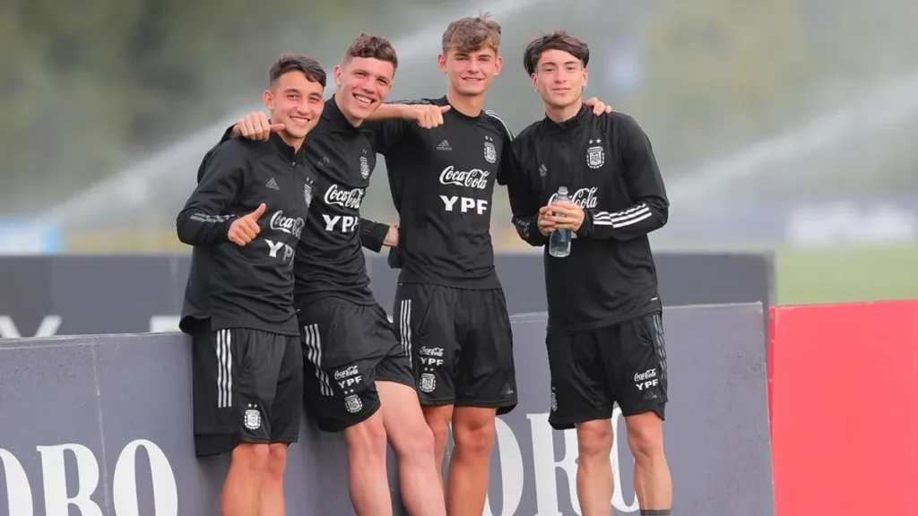 Nico Paz participou do Campeonato Sul-Americano Sub-20 com a Argentina, embora tenha sido eliminado antes de chegar à final.