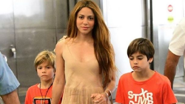 Shakira com seus filhos
