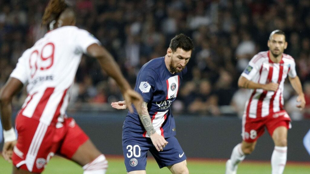 Os últimos 5 confrontos entre as duas equipes terminaram em 3 empates e 2 vitórias para o time vermelho e azul.