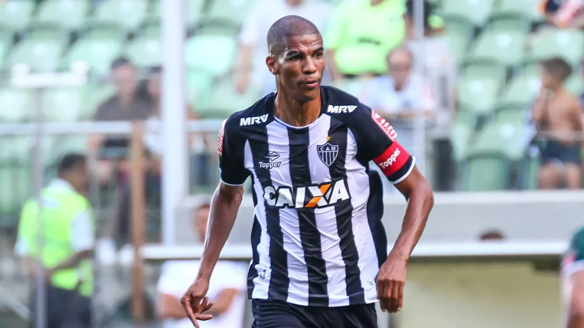 Leo Silva.